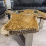 Kleiner Couchtisch aus Holz