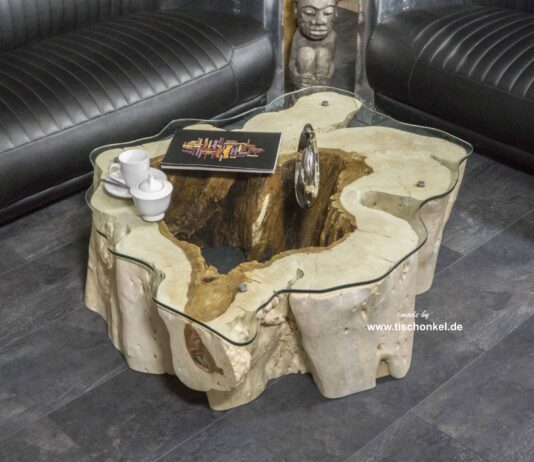 Kleiner Couchtisch aus einem Baumstumpf Kleiner Couchtisch aus einem Baumstumpf