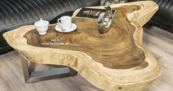 Kleiner Wohnzimmertisch aus Holz
