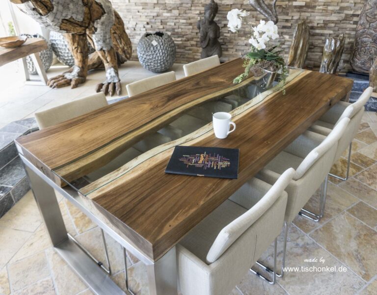 Stilvoller Esstisch aus Holz von “GERKEN Wohndesign”