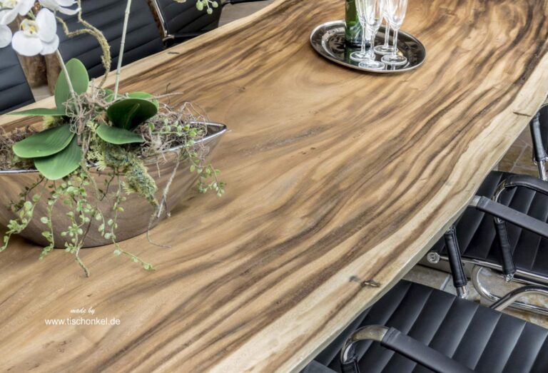 Tischplatte aus einem Baumstamm mit Baumkante (200 x 100 cm)