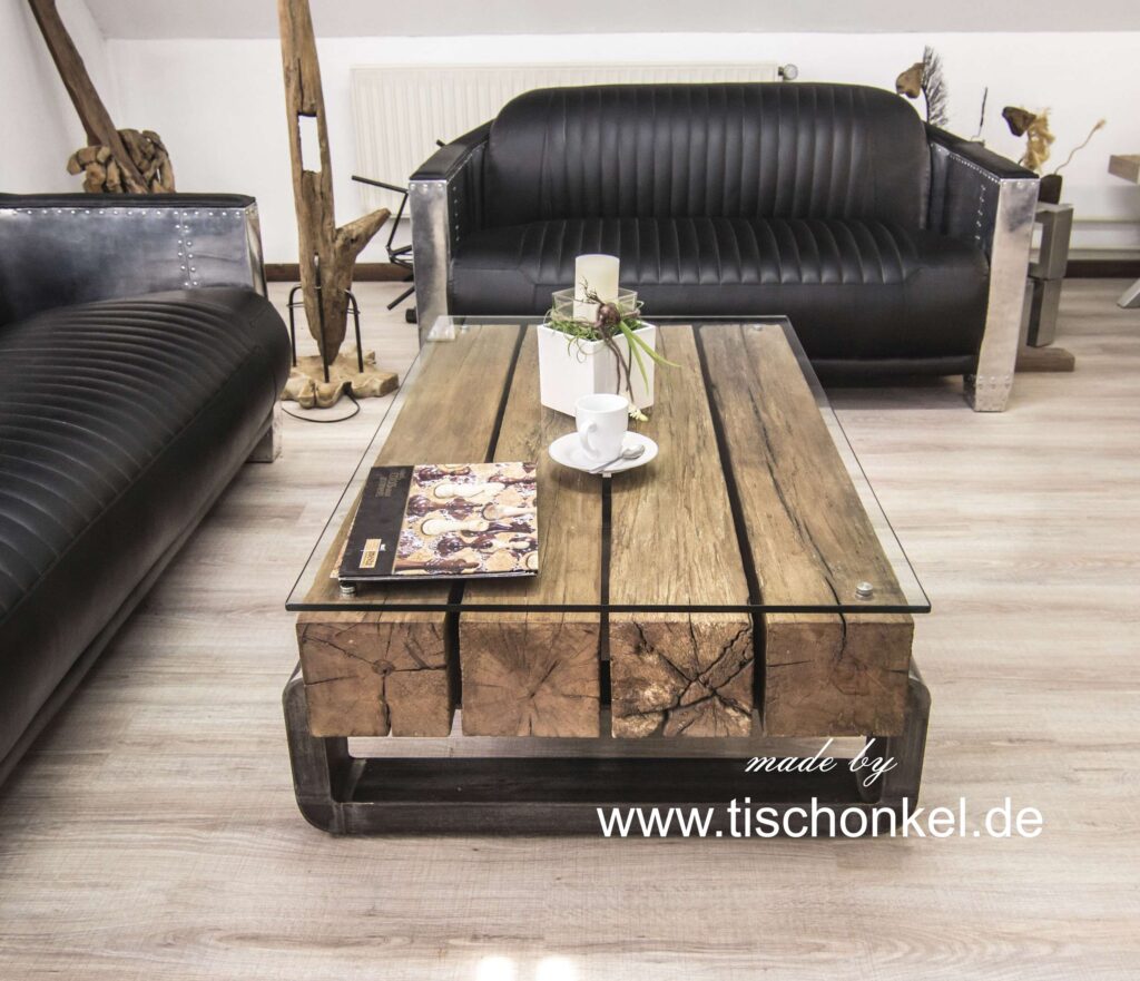 Zeitloser Couchtisch aus massiven Balken Zeitloser Couchtisch