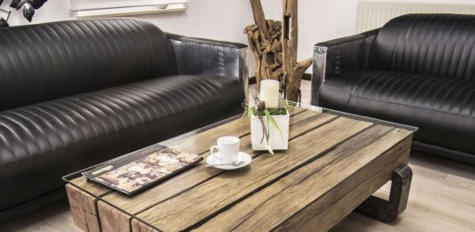 Zeitloser Couchtisch aus massiven Balken Zeitloser Couchtisch