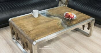 Designer Couchtisch aus Holz mit Edelstahl und Glas