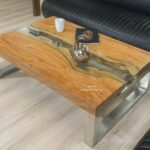 Eckiger Designer Wohnzimmertisch aus Holz mit Edelstahl und Glas