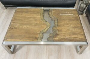 Edler Design Couchtisch aus recyceltem Holz