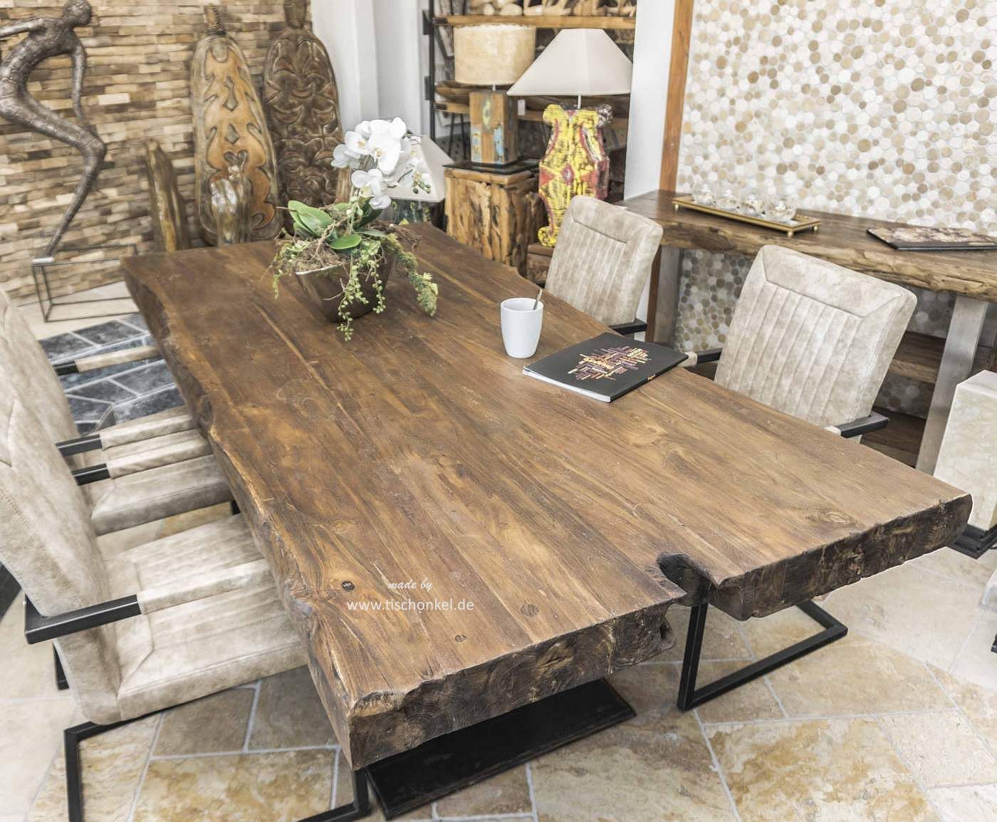 Designer Esstisch mit massiver Tischplatte