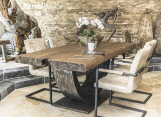 Designer Esstisch mit massiver Tischplatte aus Altholz Esszimmertisch mit sehr massivem Design