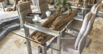Moderner Esstisch aus Holz und Edelstahl