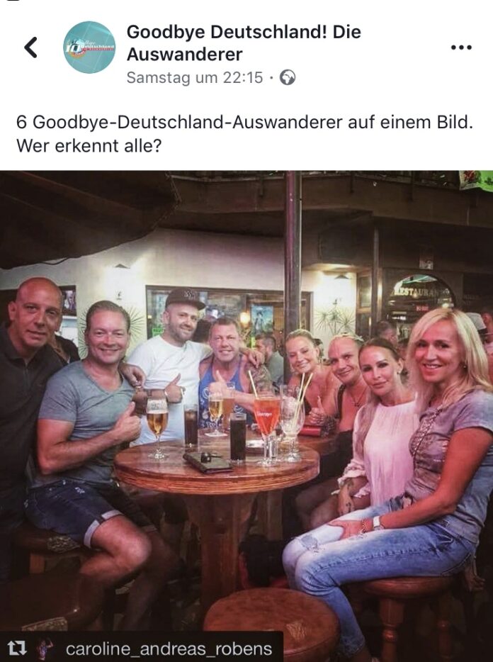 Sechs Auswanderer von Goodbye Deutschland an einem Tisch