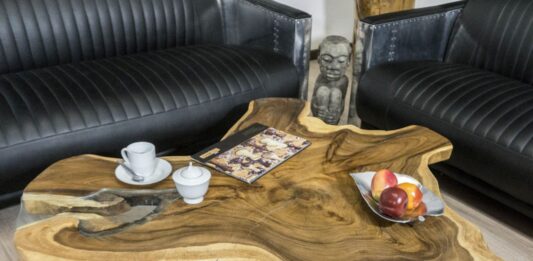 Wohnzimmertisch aus Holz mit Glas, 140 cm Wohnzimmertisch aus Holz mit Glas