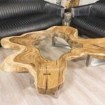 Großer Couchtisch aus einer Baumscheibe aus der Serie „Clash“