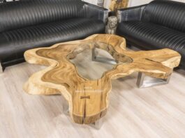 Großer Couchtisch aus einer Baumscheibe aus der Serie „Clash“ Großer Couchtisch aus einer Baumscheibe