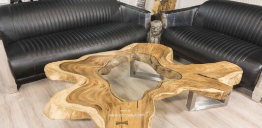 Grande table basse en une tranche de bois de la série „ Clash “ Grande table basse en tranche de bois