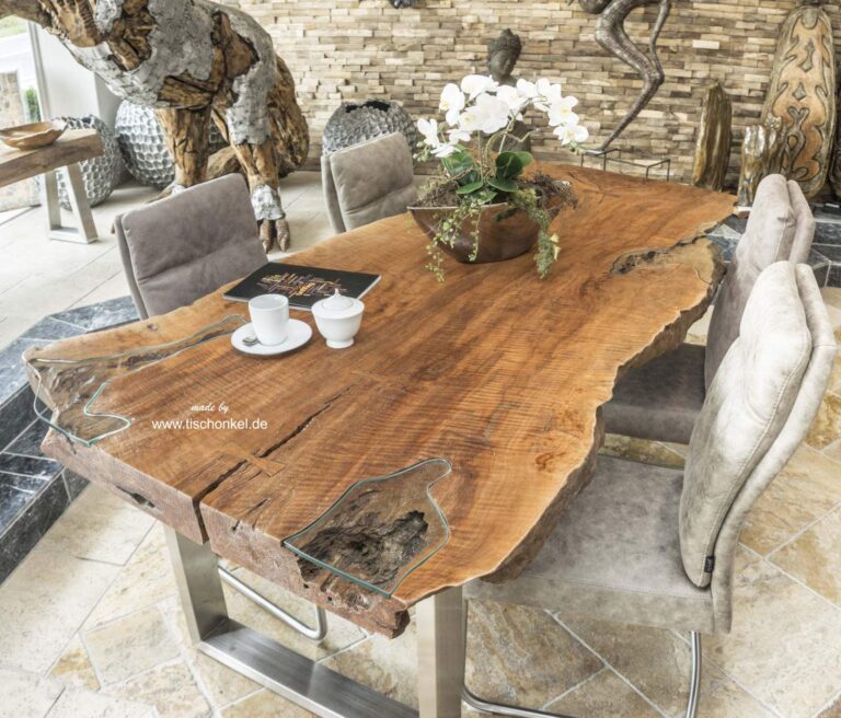 Konferenztisch oder Esstisch aus einer massiven Holzbohle (250 cm)