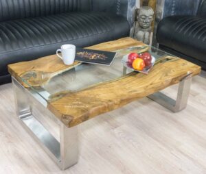 Moderner Couchtisch aus Holz