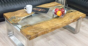 Moderner Couchtisch aus Holz