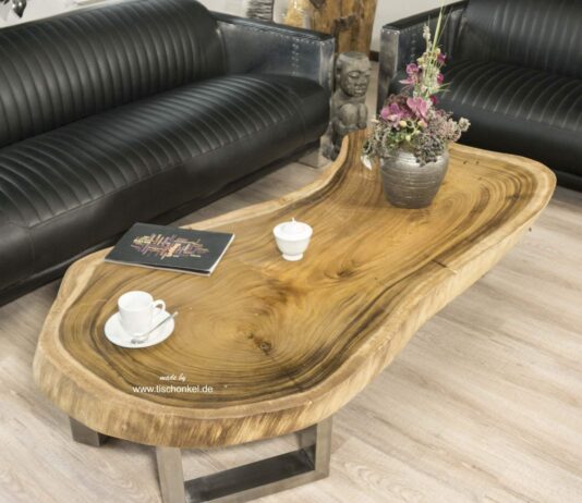Oval coffee table made from a Suar tree slice (Width 140 cm) Oval coffee table made from a tree trunk
