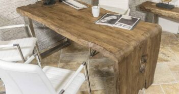 Schreibtisch aus Massivholz mit individuellem Design