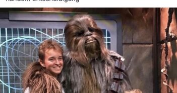 Dominik und Ivar Gerken treffen Chewbacca im Disneyland Dominik und Ivar Gerken treffen Chewbacca im Disneyland