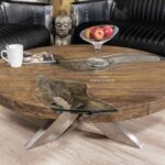 Runder Couchtisch aus Holz mit Glasplatte