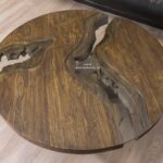 Runder Couchtisch aus Holz mit Glasplatte