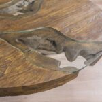 Runder Couchtisch aus Holz mit Glasplatte