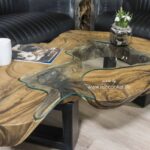 Beeindruckender Couchtisch aus einer Baumscheibe „Lakeside“