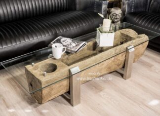 Couchtisch aus antikem Holz Couchtisch aus antikem Holz