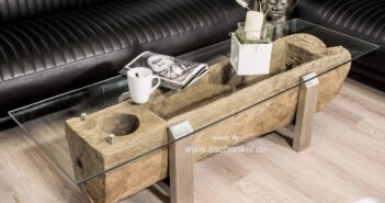 Couchtisch aus antikem Holz
