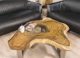 Couchtisch aus einer Baumscheibe Couchtisch aus einer Baumscheibe mit runder Glaseinlage