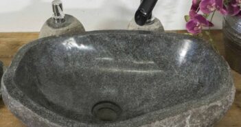 Steinwaschbecken Steinwaschbecken aus einem Findling