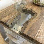 Toller Design Esstisch aus Holz mit Edelstahl