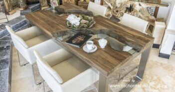 Toller Design Esstisch aus Holz mit Edelstahl