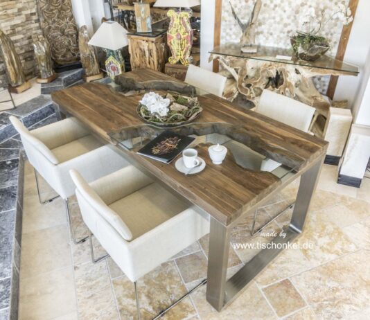 Table à manger en bois avec acier inoxydable Superbe table à manger design en bois avec acier inoxydable<br>