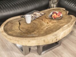 Kleiner runder Couchtisch aus einer Baumscheibe Kleiner runder Couchtisch