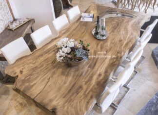 Massiver Esstisch aus einem Baumstamm Massiver Esstisch aus einem Baumstamm