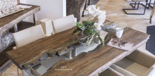 Massivholz Esstisch aus recyceltem Teakholz Massivholz-Esstisch aus recyceltem Teakholz