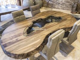 Ovale eettafel van gerecycled hout Ovale eettafel van gerecycled hout
