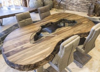 Esstisch oval aus recyceltem Holz Esstisch oval aus recyceltem Holz