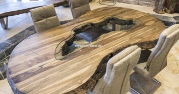 Esstisch oval aus recyceltem Holz Esstisch oval aus recyceltem Holz