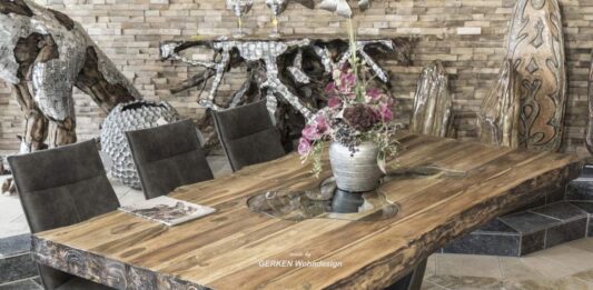 Table en bois massif au format 200 x 100 cm avec piètement en acier brut Table en bois massif