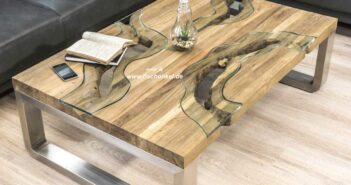 Wohnzimmertisch aus Holz mit Edelstahl