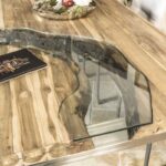Esstisch aus Holz mit Edelstahlgestell