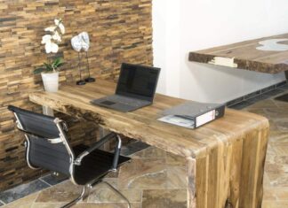 Schreibtisch aus Holz aus der Serie „Passion“ Schreibtisch aus Holz