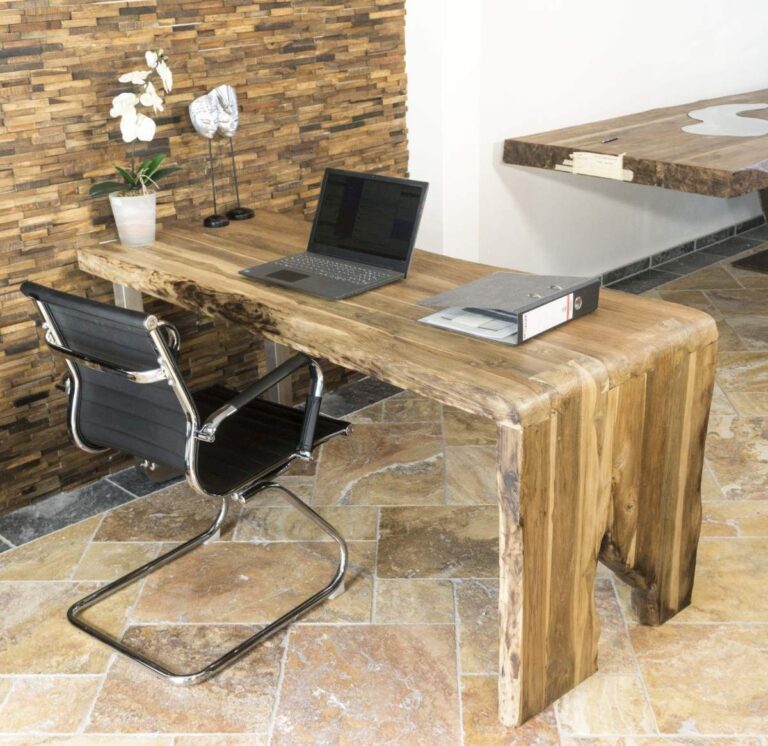 Schreibtisch aus Holz aus der Serie “Passion”