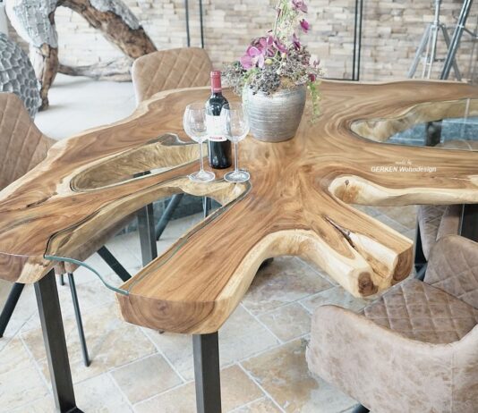 Esstisch aus einem Baumstamm mit Glasdekor Interessanter Esstisch aus einem Baumstamm