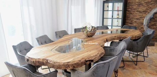 Konferenztisch aus Holz von „GERKEN Wohndesign“ Konferenztisch
