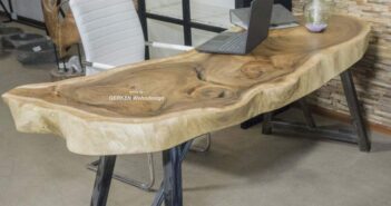 Schreibtisch aus Holz