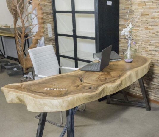 Bajo el término "mesa de comedor de madera" se entiende generalmente una mesa de comedor normal, quizás también un poco anticuada,.... cuatro esquinas,.... cuatro... Escritorio de madera